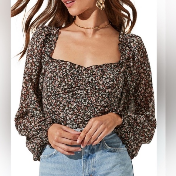 ASTR THE LABEL 
Floral Ruched Sweetheart Neck Top  Sz Small - Picture 2 of 8
